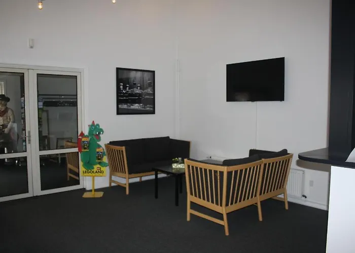 Bredehus 3*